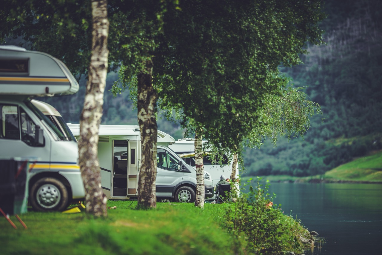 Lake Hartwell RV Camping: Lakefront Campgrounds vs. Full-Hookup Parks